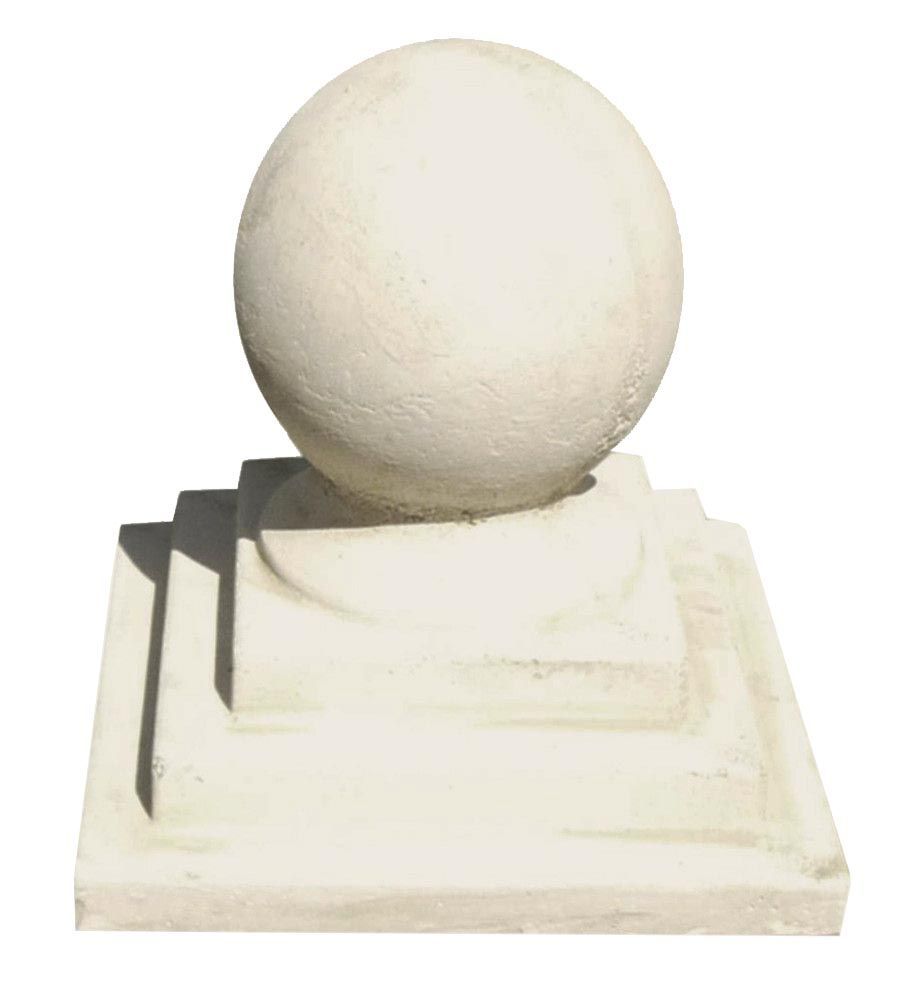 Boule en pierre reconstituée avec socle carré