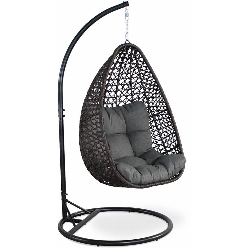 Fauteuil suspendu Uovo en résine tressée marron et coussin épais gris, loveuse suspendue en forme d'oeuf - ALICE'S GARDEN