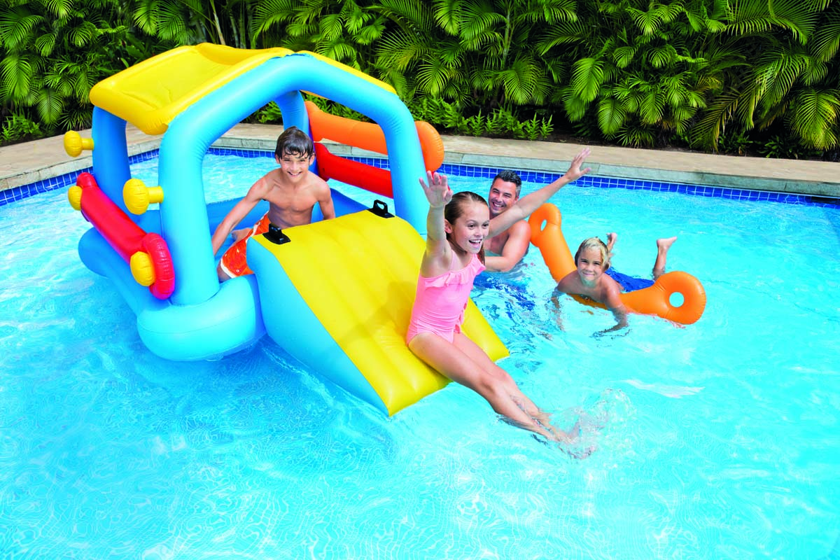 Ile gonflable avec toboggan
