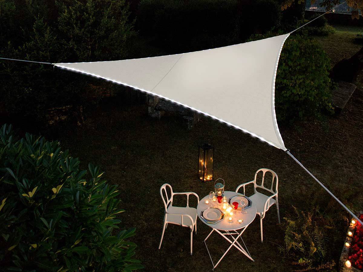 Voile d'ombrage triangulaire Leds solaires Blanc + Adaptateur - Jardiline