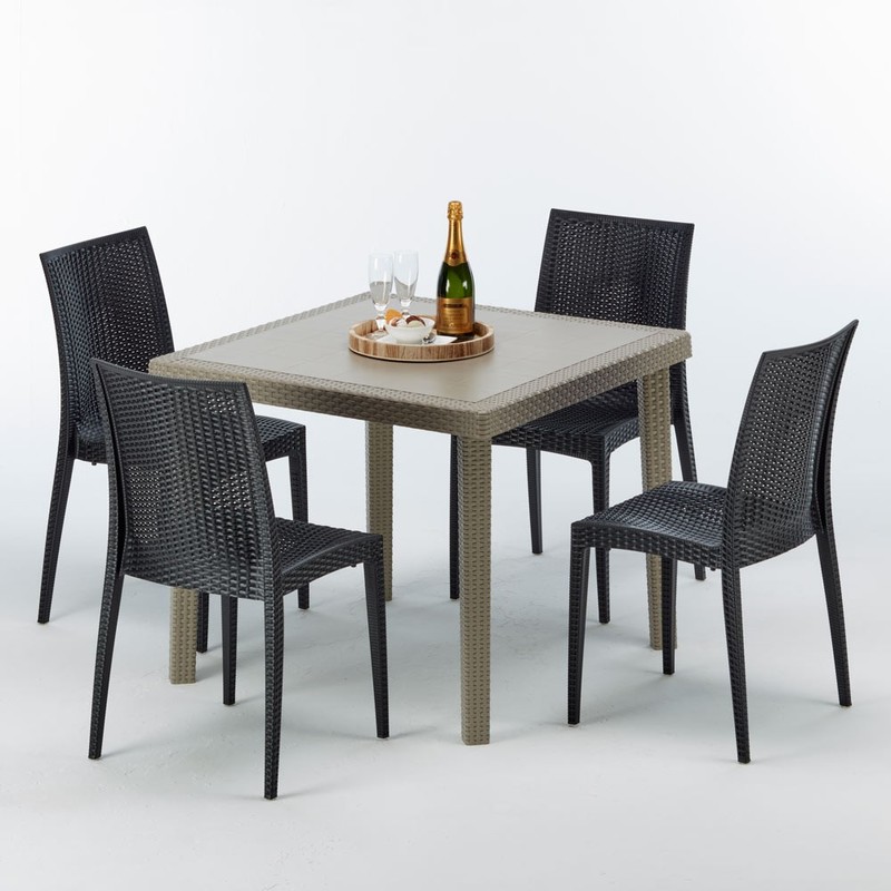 Table carrée beige + 4 chaises colorées Poly rotin synthétique ELEGANCE | Bistrot Anthracite noir - GRAND SOLEIL Table carrée beige + 4 chaises colorées Poly rotin synthétique ELEGANCE | Bistrot Anthracite noir - GRAND SOLEIL
