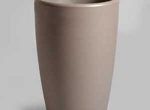 Pot ESSENCE rond Taupe Ø.45 x H.66,5 cm Pot ESSENCE rond Taupe Ø.45 x H.66,5 cm