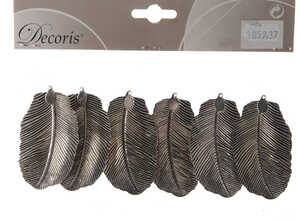 Assortiment de six plumes en fer couleur argent – 7 cm de haut Assortiment de six plumes en fer couleur argent – 7 cm de haut