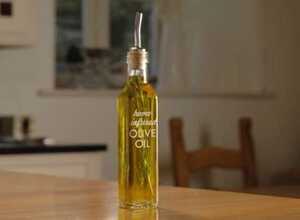 Bouteille d'huile Olive Faite Maison - Burgon et Ball Bouteille d'huile Olive Faite Maison - Burgon et Ball