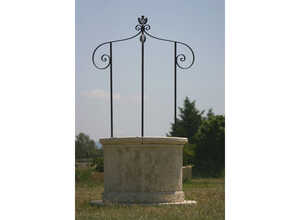 Puits de jardin - diamètre 120 x 210 cm - Hauteur du corps en pierre : 78 cm - Diamètre intérieur 77 cm Puits de jardin - diamètre 120 x 210 cm - Hauteur du corps en pierre : 78 cm - Diamètre intérieur 77 cm