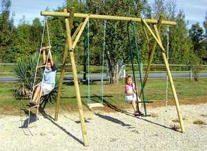 Portique bois - 4 agrès - H : 2.50m Portique bois - 4 agrès - H : 2.50m