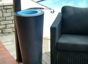 Pot de fleur bicolore Up noir 80 cm avec anneau bleu Pot de fleur bicolore Up noir 80 cm avec anneau bleu