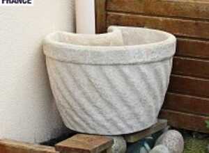 Lot de 2 pots de fleurs cache gouttière en pierre reconstituée - Diam.51cm Lot de 2 pots de fleurs cache gouttière en pierre reconstituée - Diam.51cm