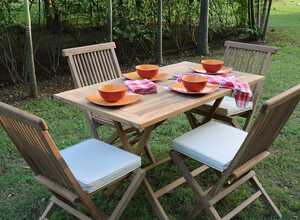 Salon de jardin en teck Ecograde Makassar, table pliante 120 x 70 cm + 4 chaises Java - TECK'ATTITUDE Salon de jardin en teck Ecograde Makassar, table pliante 120 x 70 cm + 4 chaises Java - TECK'ATTITUDE